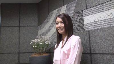 Non Suzumiya The seductive girl with perfect smile: she uses a public restroom to hunt down guys - Caribbeancom - Japan on vidgratis.com