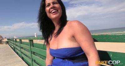 Montse Swinger's Spanish slut gets her ass drilled by a fake cop in HD - Spain on vidgratis.com