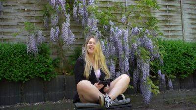 Hard Fuck In The Garden After Reading Sex Book! on vidgratis.com