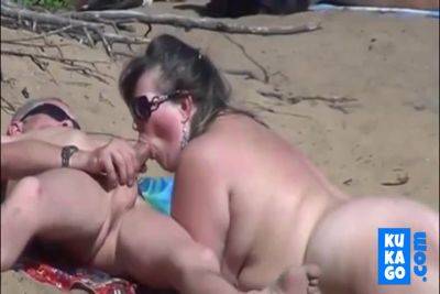 Nude Beach - Public Blowjobs on vidgratis.com