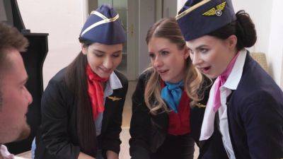 Bitches share man's dick in between flights for a special group treat on vidgratis.com
