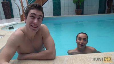 Hidden Cam catches Aventuras getting it on in a private pool - Czech Republic on vidgratis.com