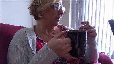 Good morning coffee with mature housewife Brianna Beach - StepSons Homecoming - Brianna beach on vidgratis.com