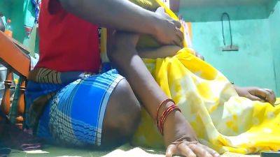Tamil Teacher Boobs Pressing With Boy Friend - India on vidgratis.com