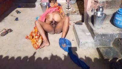 Deshi Village Bhabhi Outdoor Hindi Sex - India on vidgratis.com