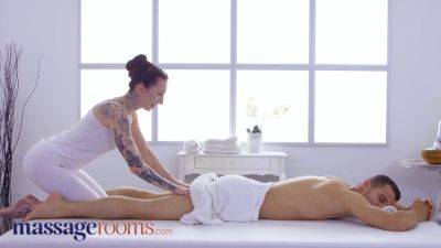 Esluna's Oily Handjob, Pov Blowjob & Hot Fucking in Massage Room - Netherlands on vidgratis.com