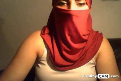 Hijab Wearing Girl Flashes Tits Ass And Pussy on vidgratis.com