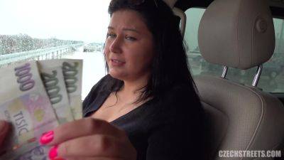 Married slut gives her holes to a stranger right in his car! Public Anal on vidgratis.com