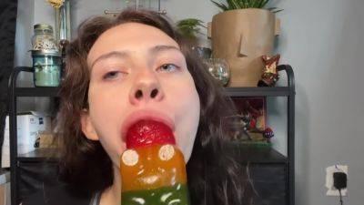 Suckasaurus Asmr Giant Gummy Worm Sucking ! on vidgratis.com