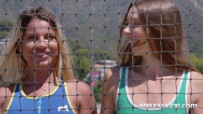Mary Popiense and Angel Rivas Practice Strip Volleyball - Russia on vidgratis.com