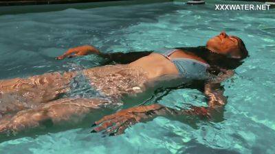 Hot Chick Lana Swims Nude For You Guys on vidgratis.com