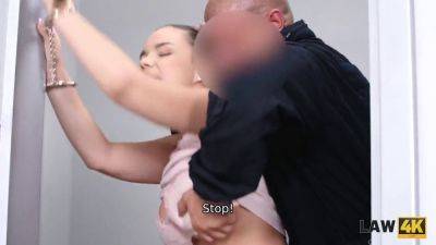 Sofia Lee, a chubby teen thief, sucks cock while being arrested by the police on vidgratis.com