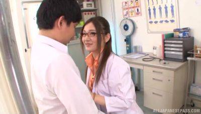 Asian researcher removes her uniform to fuck her colleague and swallow - Japan on vidgratis.com