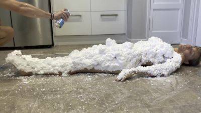 Foam Scraping Wam (wet And Messy) - Britain on vidgratis.com