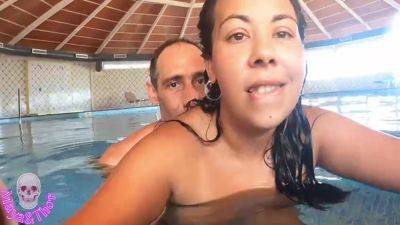 Maya Tetona Amateur Is Too Hot To Be Fucked In Pool on vidgratis.com