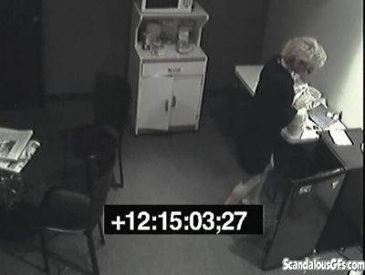 Secret pissing slut screws over her colleague on vidgratis.com