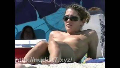 Crazy Exhibition Of Pussy On Nude Beach on vidgratis.com