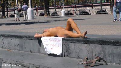 Friederike Presenting Tits Und Trimmed Pussy In Public on vidgratis.com