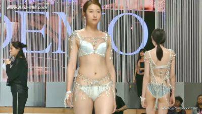 Chinese model in sexy lingerie show.19 - China on vidgratis.com