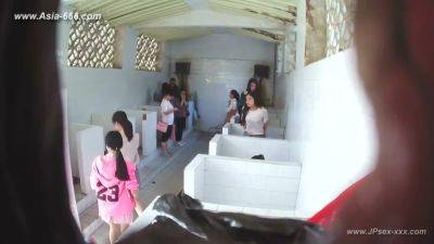 Chinese girls go to toilet.306 - China on vidgratis.com