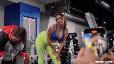 Sporty woman in her late 30s gets loudly fucked at the gym on vidgratis.com