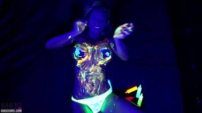 Nikki Black Light Body Paint 2017 on vidgratis.com