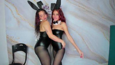 Lesbian bunnies french kiss - France on vidgratis.com
