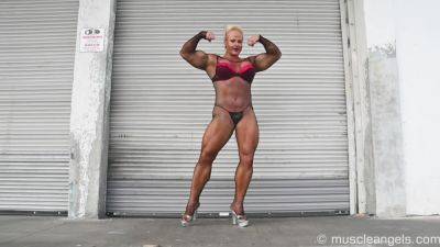 Nuriye Evans Massive Amazon Muscle on vidgratis.com