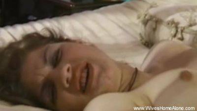 Houswife Using Her Favorte Sex Toy Dildo To Masturbate on vidgratis.com