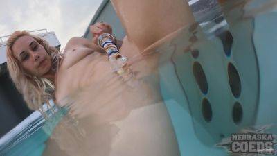 Naked Jacuzzi Underwater Fun With Hot Milf Mary Jane on vidgratis.com