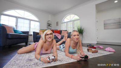 Nerdy young blonde has other planes with her sister's new boyfriend on vidgratis.com