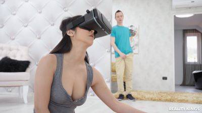 VR fantasy sex turns into reality once her stepbrother walks in on her on vidgratis.com