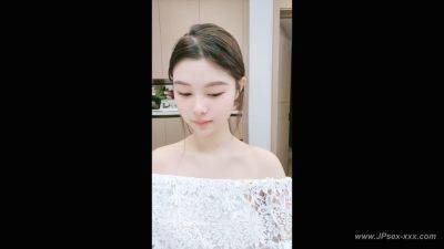 Chinese teens live chat with mobile phone.1065 - China on vidgratis.com