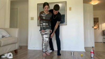 Extreme Duct Tape Challenge on vidgratis.com