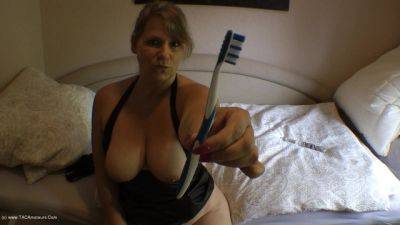 Electric Toothbrush - An Emergency Vibrator? on vidgratis.com