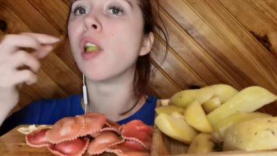 Asmr Mukbang Feederism Raviolis Rouge on vidgratis.com