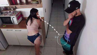 Latin Wife Cheats with Hubby's Friend in Homemade Video - Brazil on vidgratis.com