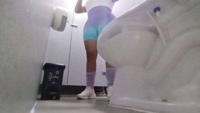 Step Mom's Dirty Bathroom Surprise for Me on vidgratis.com