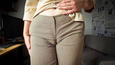 Sexy Secretary Shows Off Big Cameltoe In Tight Trousers on vidgratis.com