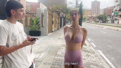 Fucking a Latina Pornstar on the Street on vidgratis.com