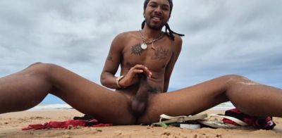 I did my first DP on the beach and I screamed with pleasure, so what, everyone is watching? I came nicely on two cocks!! on vidgratis.com