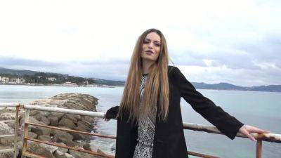 Clara, 18 years old, student in aesthetics in Toulon! on vidgratis.com