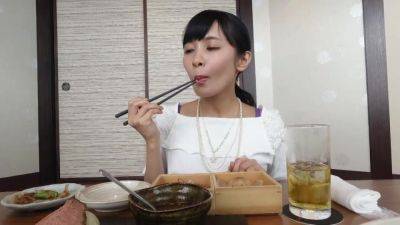 0002229_デカチチミニマムスリムの日本人女性が潮吹きするガン突き人妻NTRのパコパコ - Japan on vidgratis.com