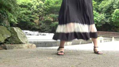 0002480_デカチチの日本の女性が腰振りロデオするエチ性交 - Japan on vidgratis.com
