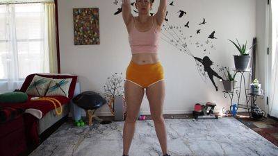 Goddess Aurora Willows 5 Min Full Body Flow on vidgratis.com