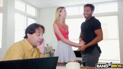 Secret Handjob From My Dad's Blonde Stepdaughter on vidgratis.com