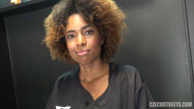 Extra Sexy Black Hairdresser on vidgratis.com