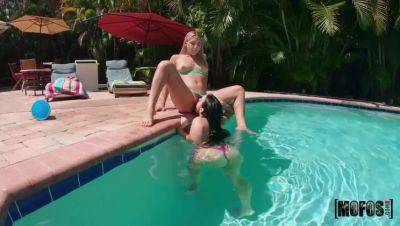 Abella Danger & Payton Preslee: Bikini-Clad Big Tits & Big Ass Action on vidgratis.com