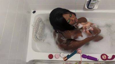 Relaxing Bubble Bath on vidgratis.com