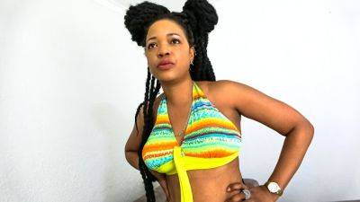 African Casting - Curvy Afro Slut Expertly Guzzling The Big Dick Agent on vidgratis.com